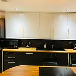 The Chapel : Superb 2 Bed Flat In Historic, Central Location!