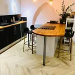 The Chapel : Superb 2 Bed Flat In Historic, Central Location!
