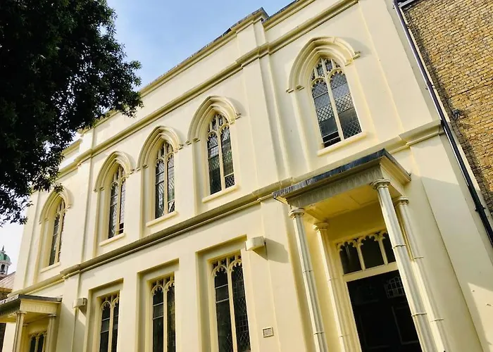 The Chapel : Superb 2 Bed Flat In Historic, Central Location!