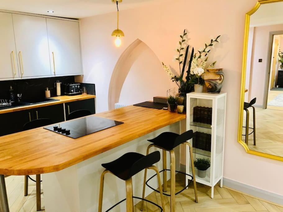 The Chapel : Superb 2 Bed Flat In Historic, Location! Apartment